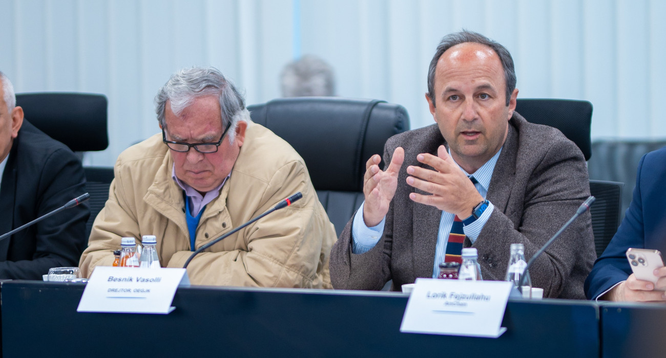 U mbajt takimi i rregullt i Këshillit