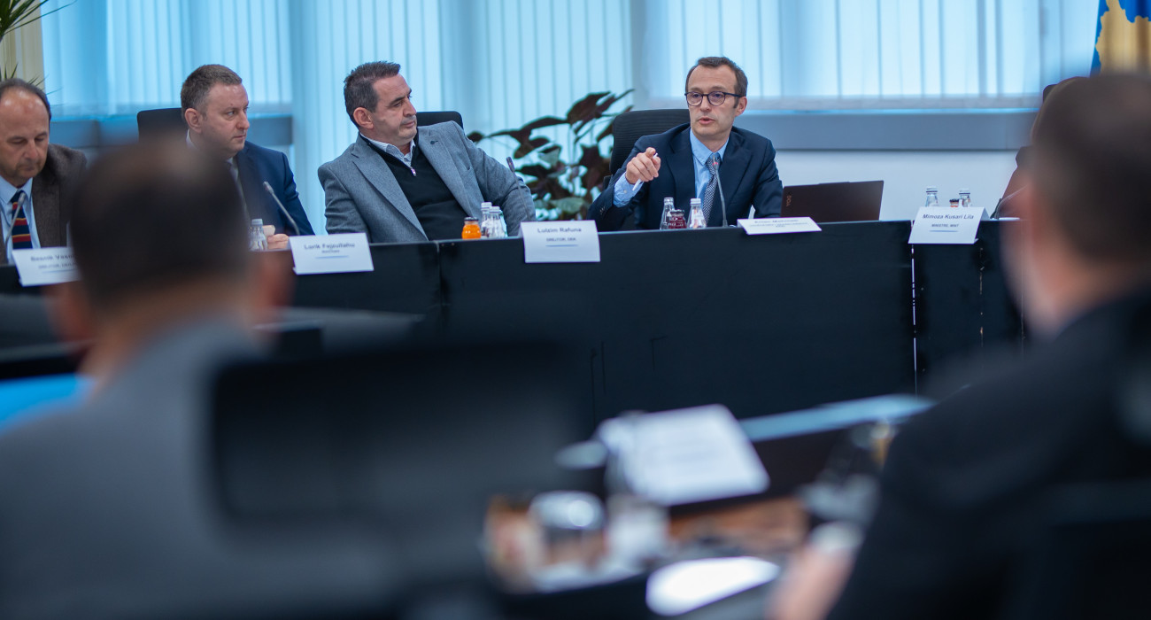 U mbajt takimi i rregullt i Këshillit